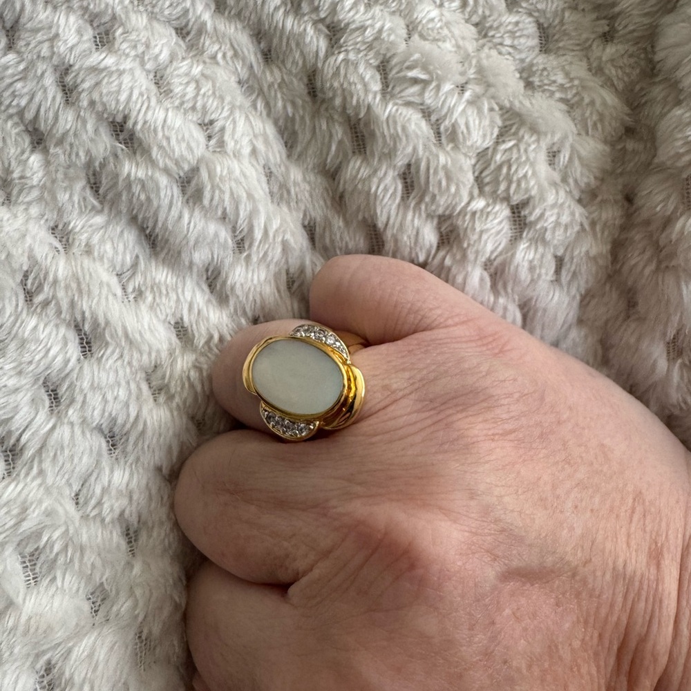 Gold Ring with Clear Gemstone
Size 9